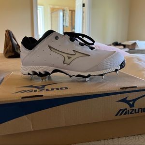 NIb Mizuno Women's 9-Spike Swift 3-Switch-W White/Black 9.5